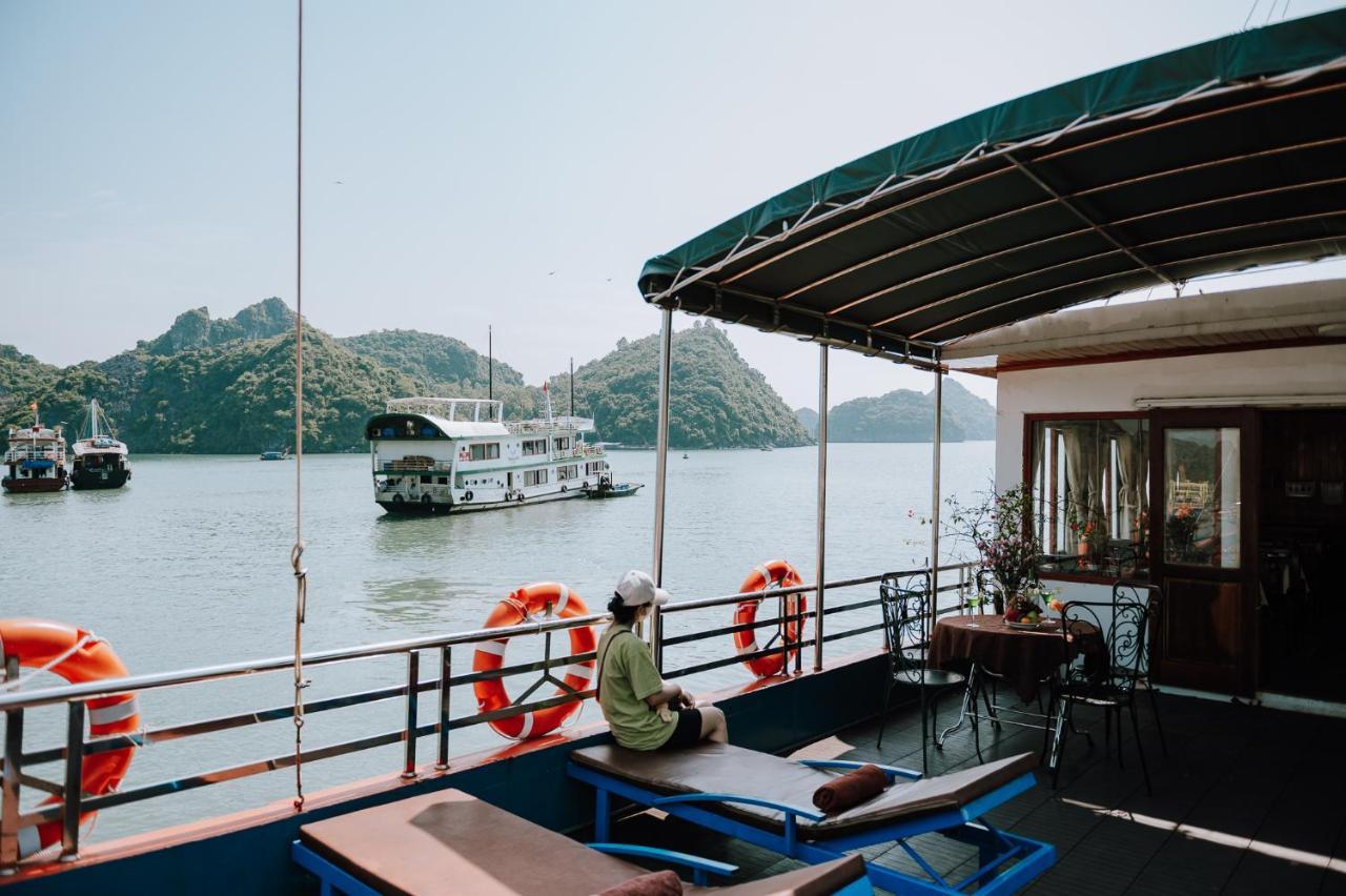 Cat Ba Bay Cruises Hotel Dong Khe Sau Exterior photo