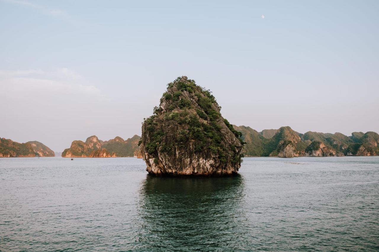 Cat Ba Bay Cruises Hotel Dong Khe Sau Exterior photo