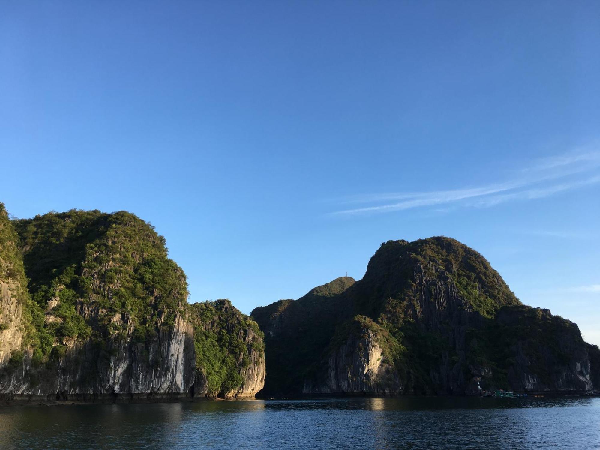 Cat Ba Bay Cruises Hotel Dong Khe Sau Exterior photo