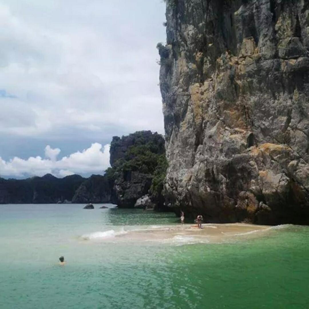 Cat Ba Bay Cruises Hotel Dong Khe Sau Exterior photo