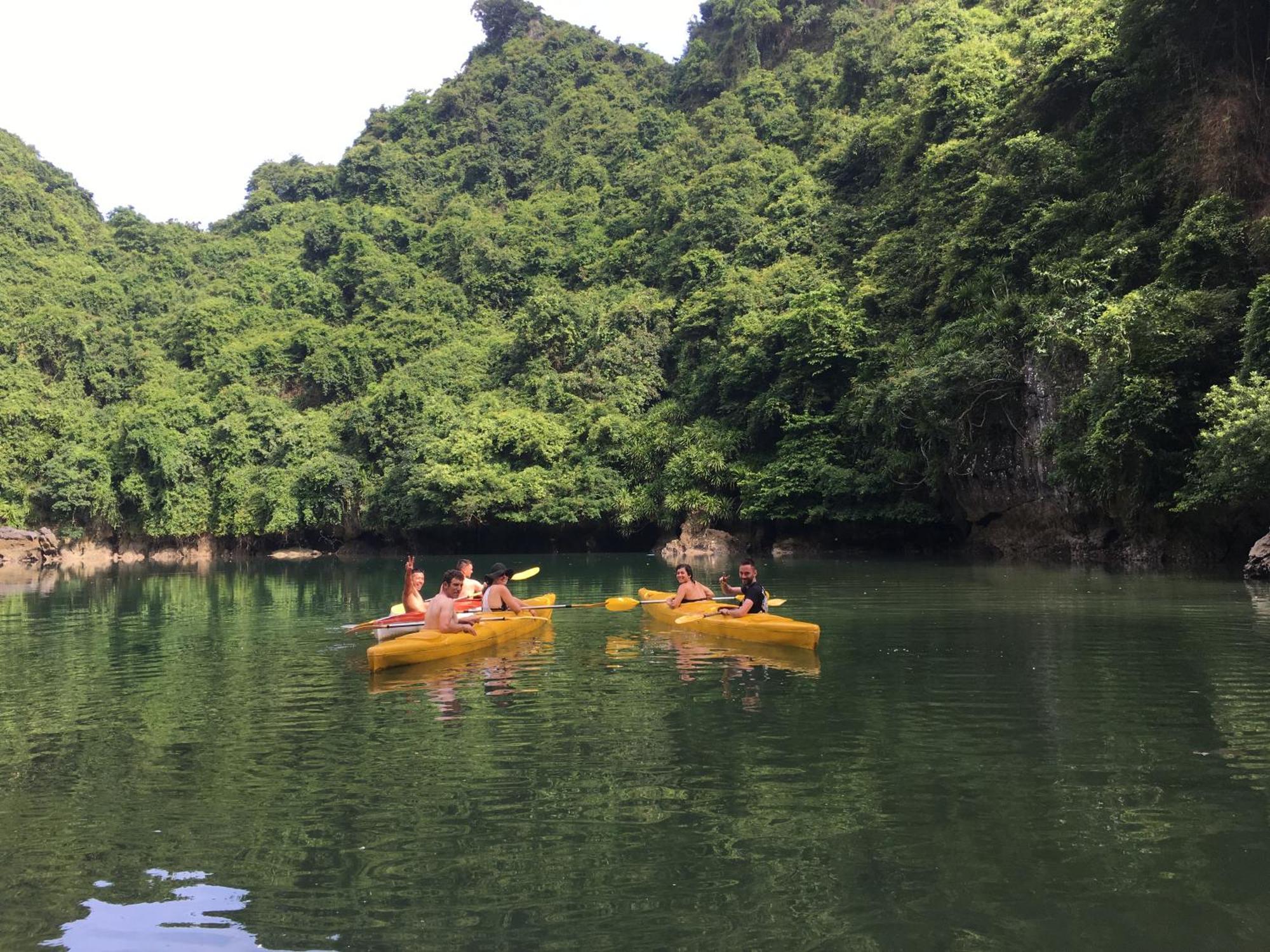 Cat Ba Bay Cruises Hotel Dong Khe Sau Exterior photo