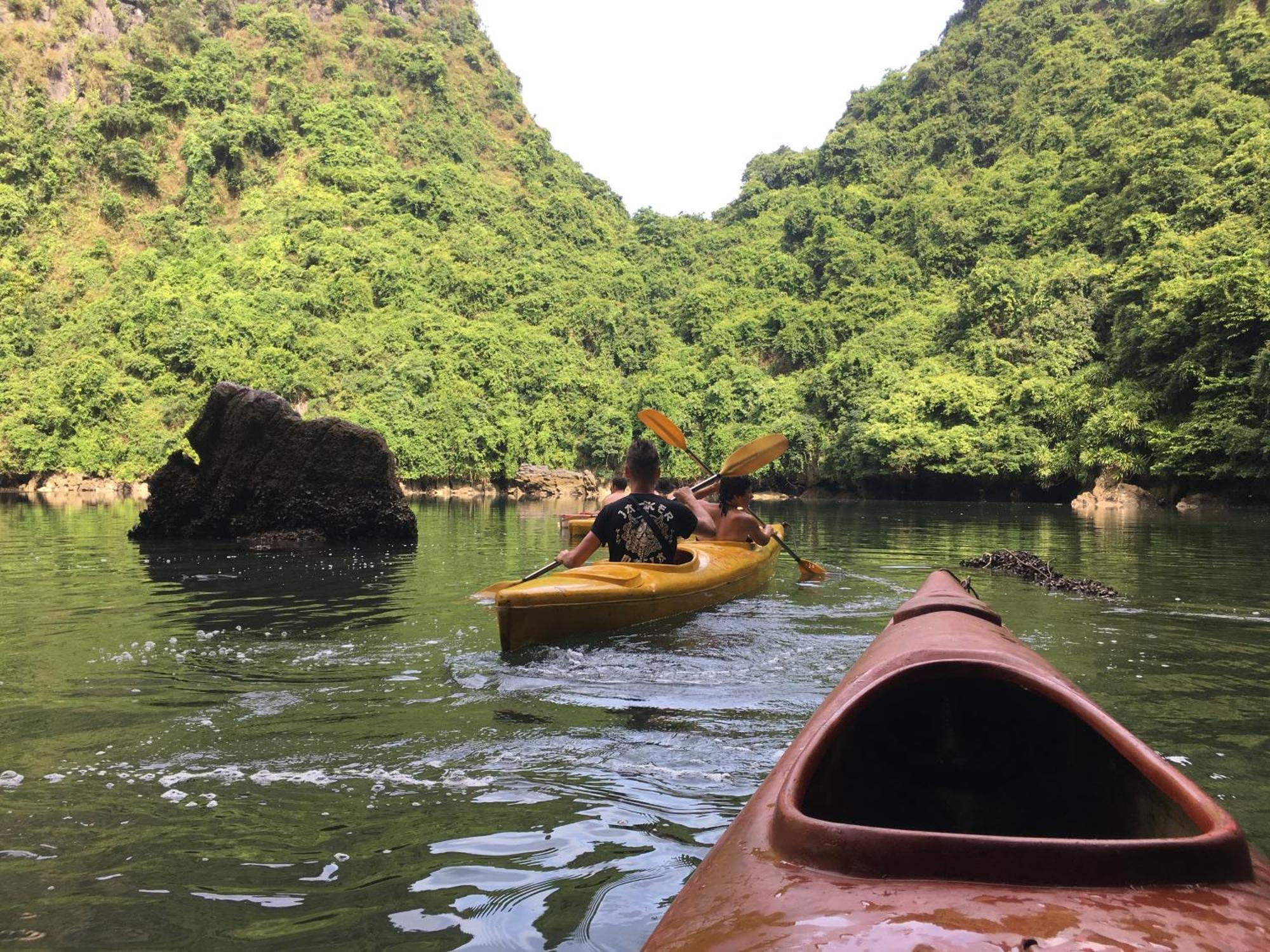 Cat Ba Bay Cruises Hotel Dong Khe Sau Exterior photo